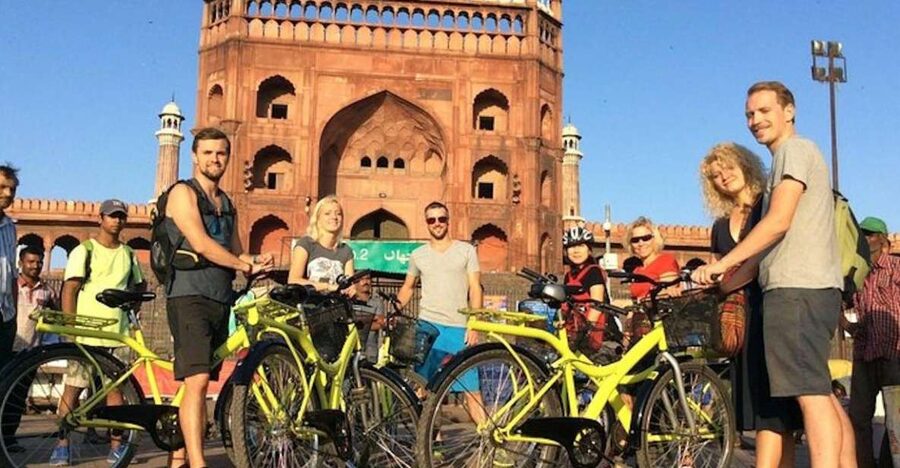 Old Delhi: 3.5-Hour Small-Group Bike Tour with Breakfast - Key points at a glance