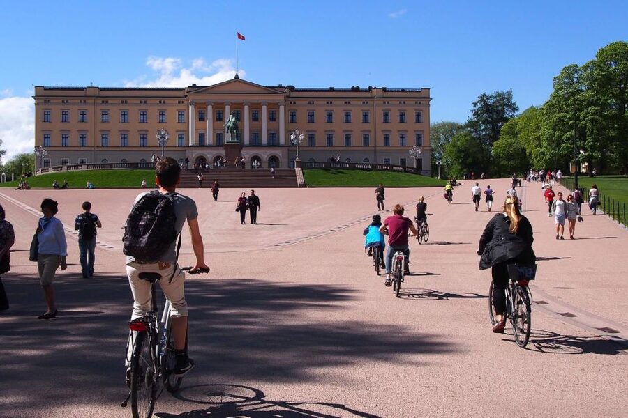 Oslo: 3-Hour Highlights Bike Tour - From the waterfront to City Hall Square