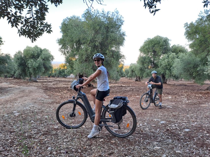 Ostuni: Guided e-bike tour + countryside tasting stop - The 2 km hill walk to the countryside home
