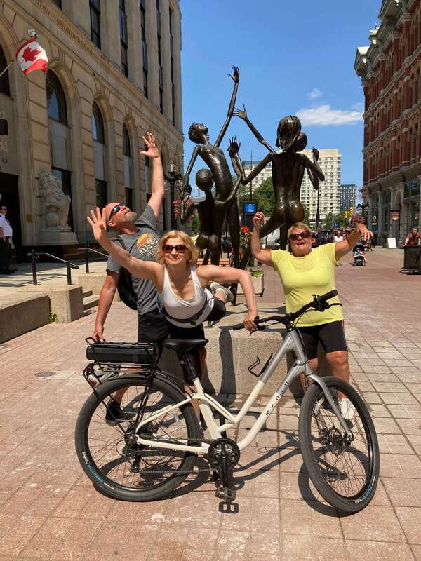 Ottawa: 2 or 3.5-Hour Guided Bike Tour with a Local Guide - The 3.5-hour route adds Ottawa’s neighborhoods and waterways