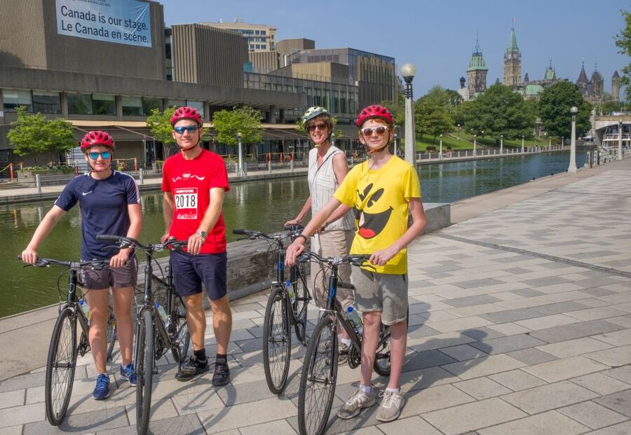 Ottawa: 2 or 3.5-Hour Guided Bike Tour with a Local Guide - Crossing into Quebec changes the view