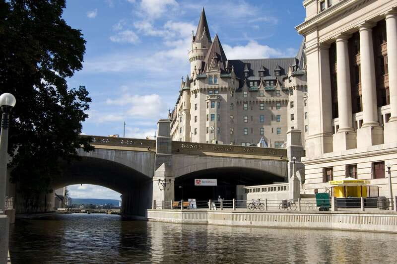 Ottawa 200th Anniversary Guided Bike Tour - Dow’s Lake offers a short pause
