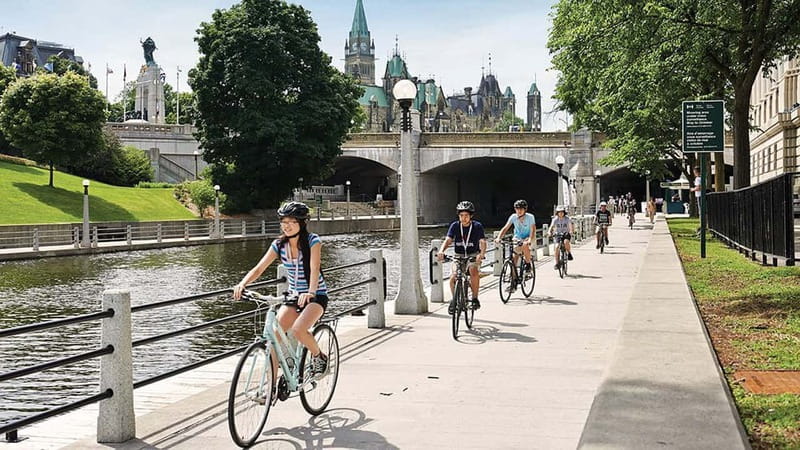 Ottawa: 4-Hour Bike Rental - Following the Rideau Canal pathway