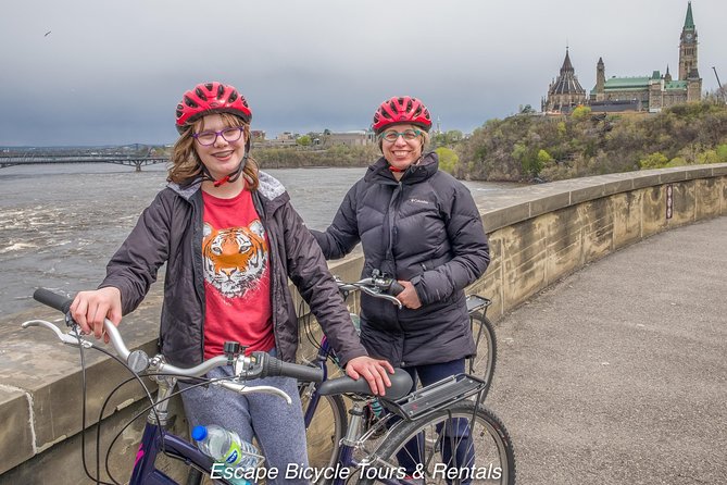 Ottawa Highlights 3.5 Hour Bike Tour - The Sir John A. Macdonald Parkway and Canadian War Museum