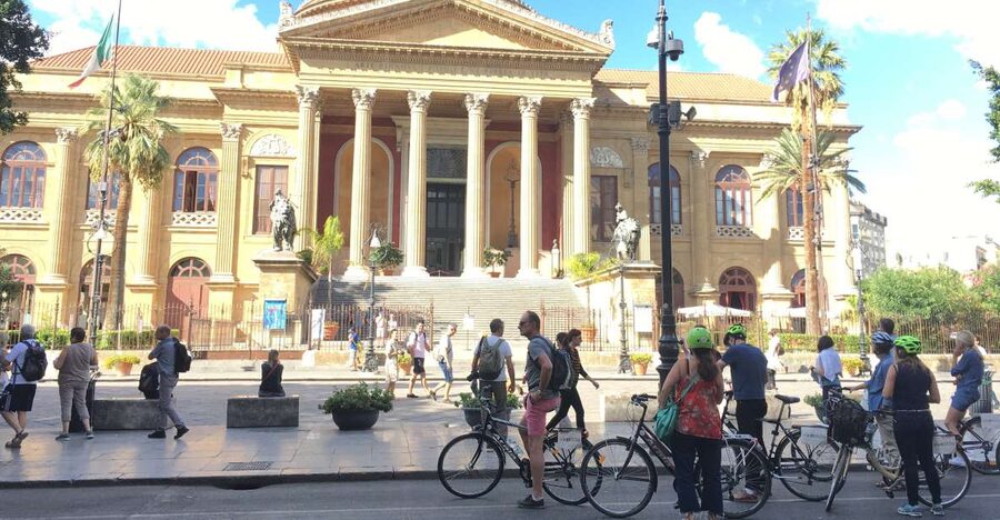 Palermo: Historic Center Guided Bike Tour with Food Tasting - Fontana Pretoria and Palermo’s grand center
