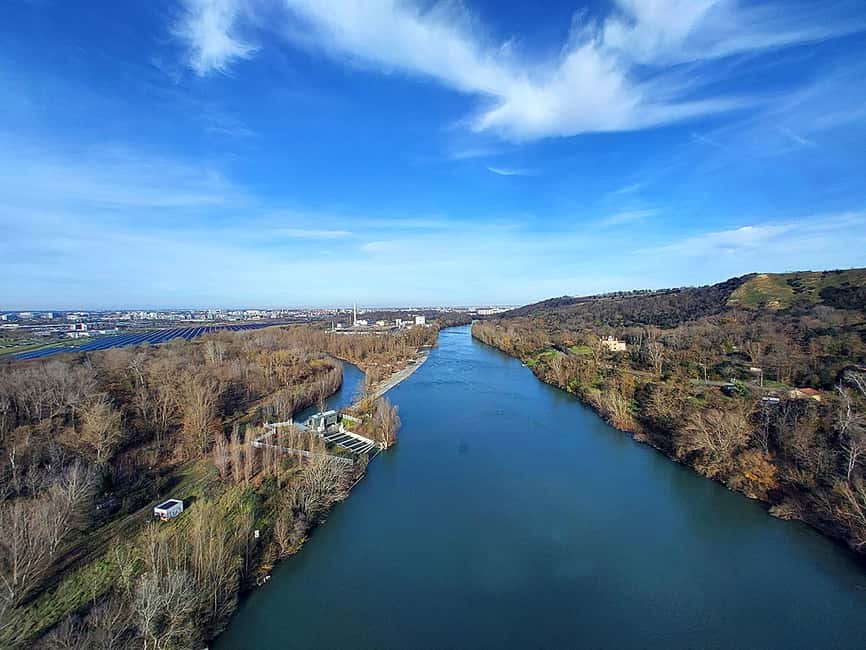 Panoramic Toulouse, e-bike ride, and cable car - A Toulouse tour built around two waterways and one cable car