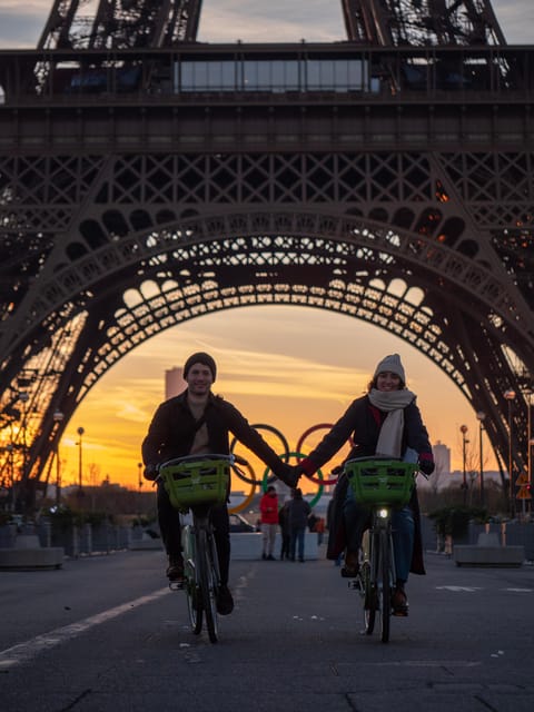 Paris before the crowds, bike tour & Breakfast - The Eiffel Tower with room to look up