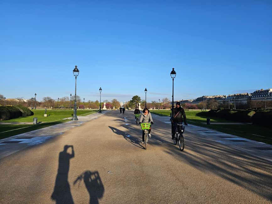 Paris before the crowds, bike tour & Breakfast - Alexander III Bridge and the pleasure of stopping
