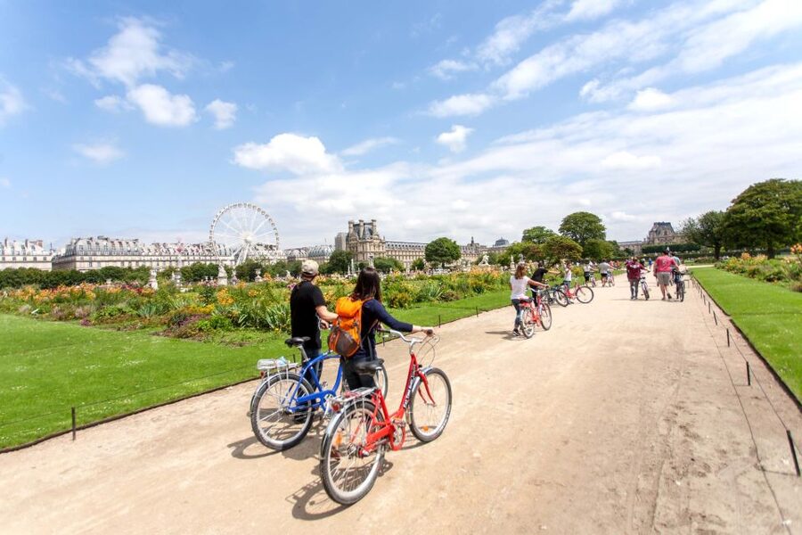 Paris Bike Tour: Eiffel Tower, Place de la Concorde & More - Families, fitness, and group comfort