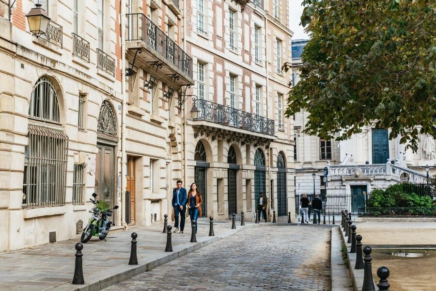Paris: Charming Nooks and Crannies Bike Tour - Who should book this Paris bike tour?