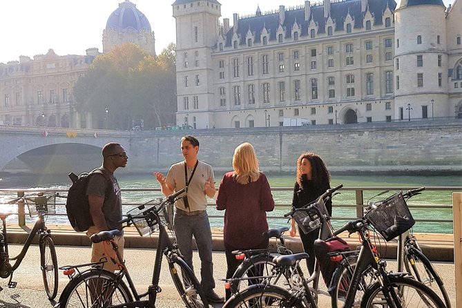 Paris: Charming Nooks and Crannies Bike Tour - Along the Seine, with time to pause
