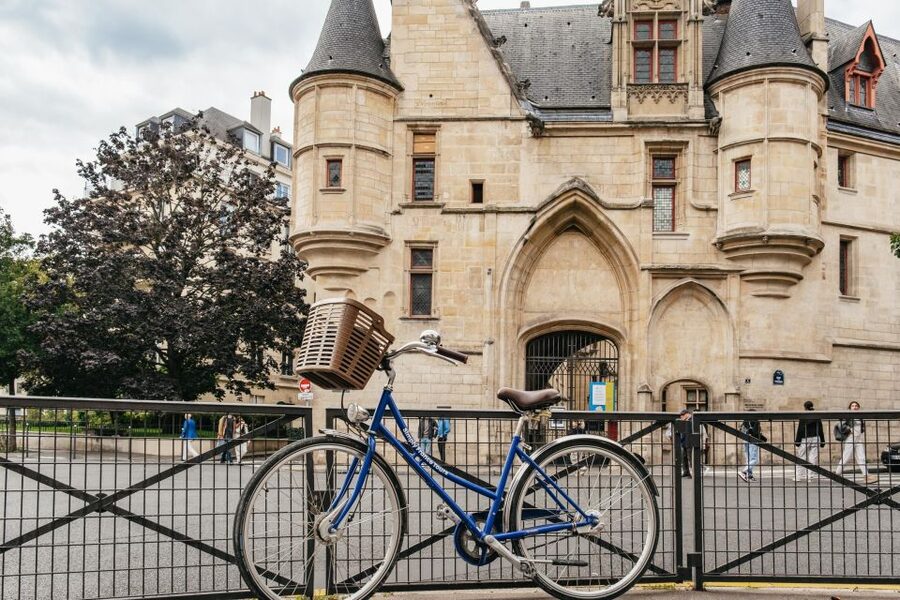 Paris: Charming Nooks and Crannies Bike Tour - The guides shape the experience