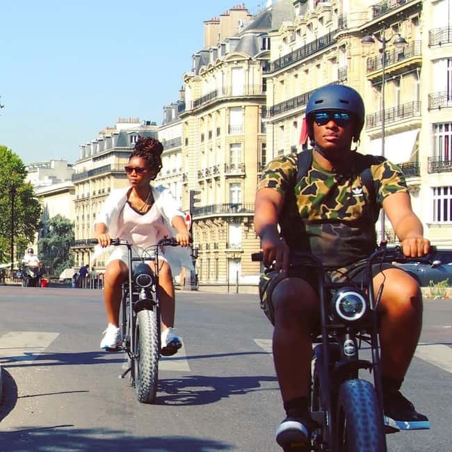Paris: City Highlights Private Electric Bike Tour - Île Saint-Louis and Notre Dame