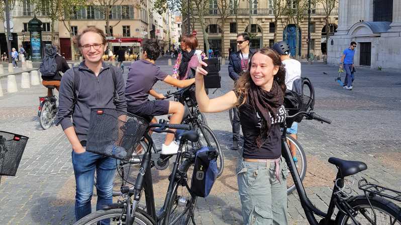 Paris: City Treasures Bike Tour - The Louvre, love-lock bridge, and royal memories