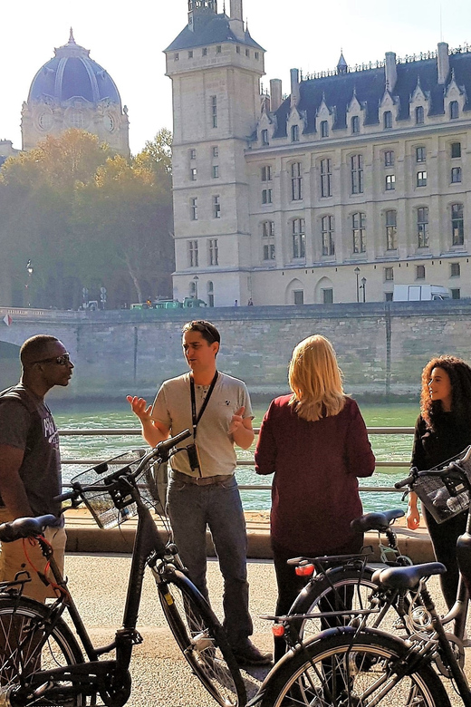 Paris: City Treasures Bike Tour - Language, group size, and cycling confidence