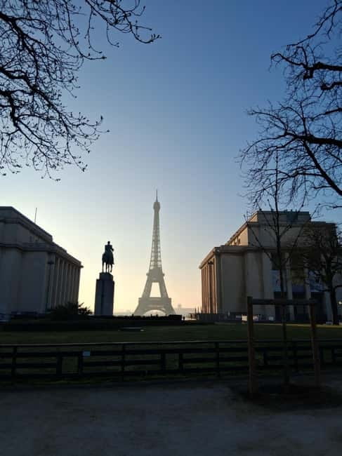 Paris: Eiffel Tower&Seine River Electric Bike Tour 3 hours - Starting near Trocadero with the Eiffel Tower in view