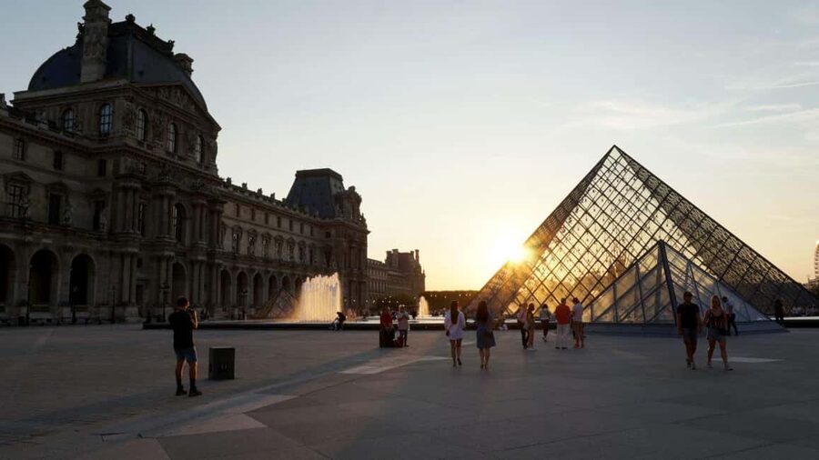 Paris: Eiffel Tower&Seine River Electric Bike Tour 3 hours - From Pont Neuf to Notre Dame