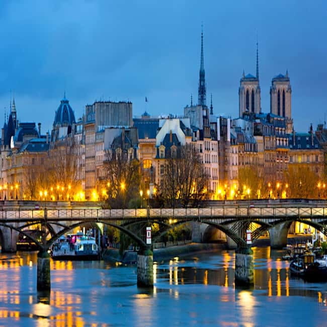 Paris: Eiffel Tower&Seine River Electric Bike Tour 3 hours - Along the Seine, where the city opens up