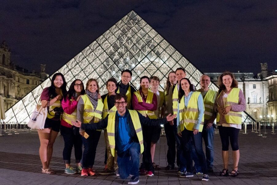 Paris: Evening Bike and Boat Tour - Meeting your guide at Saint-Michel