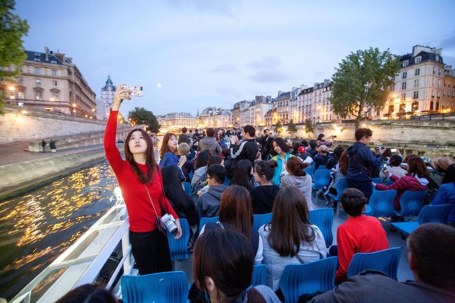 Paris Evening Snapshot Bike Tour - Guides make the biggest difference