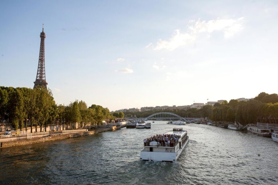 Paris Evening Snapshot Bike Tour - Is the cycling difficult?