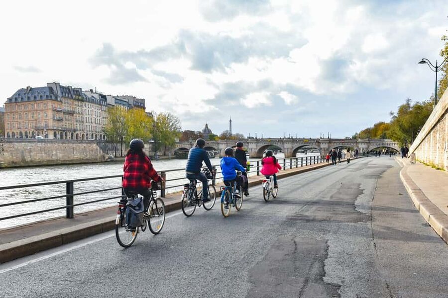 Paris: Guided Bike Tour of Must-See Sights - Trocadéro and Chaillot: the best photo pause