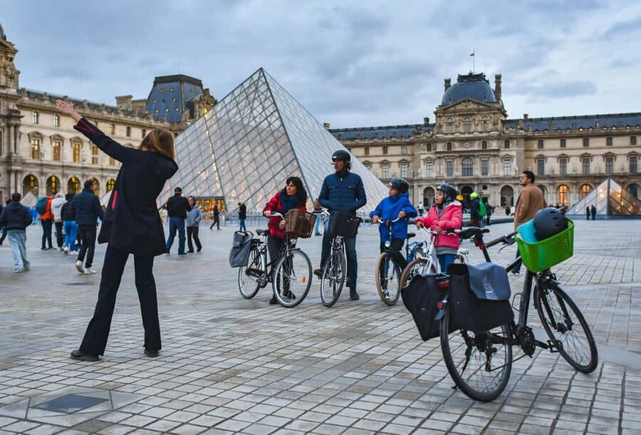 Paris: Guided Bike Tour of Must-See Sights - Starting in Le Marais near Centre Pompidou
