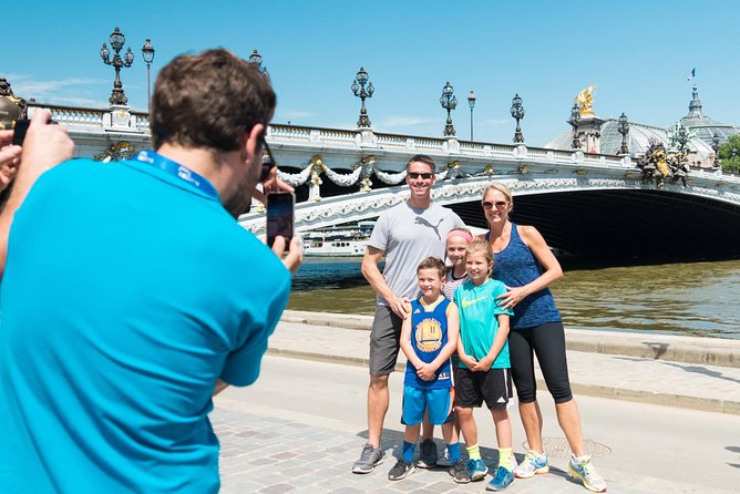 Paris Highlights Bike Tour: Eiffel Tower, Louvre and Notre-Dame - The guide can make or break the ride