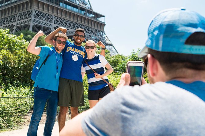 Paris Highlights Bike Tour: Eiffel Tower, Louvre and Notre-Dame - Price, group size, and overall value