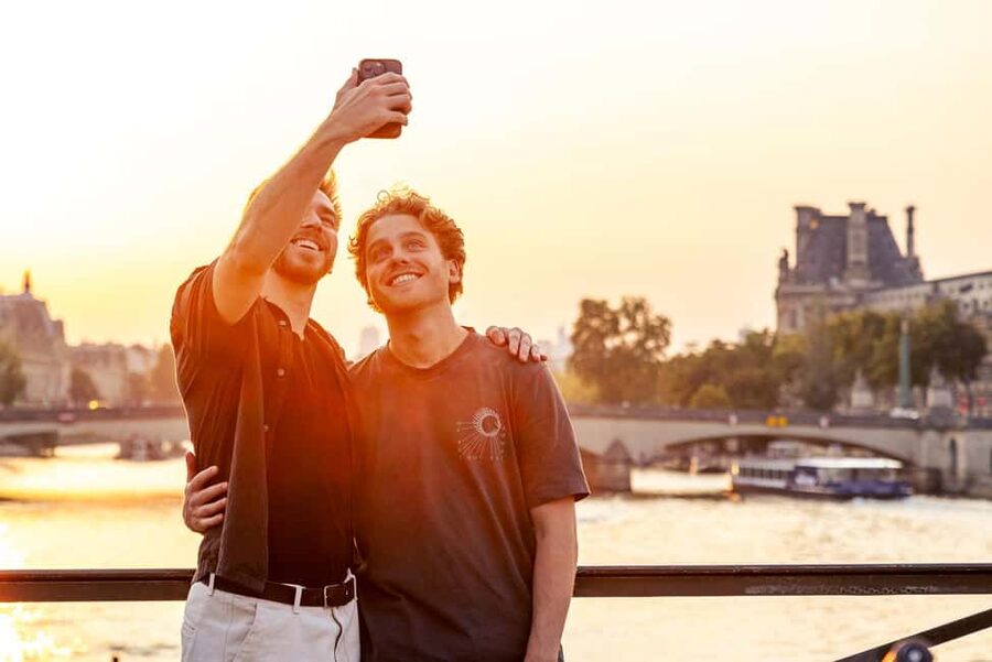 Paris: Night Small-Group Bike Tour & Boat Cruise - The Louvre and Tuileries at sunset