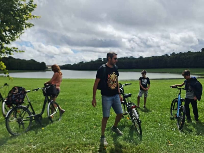 Paris: Versailles Golf Cart & Bike Tour with Palace Entry - How much walking and biking should you expect?