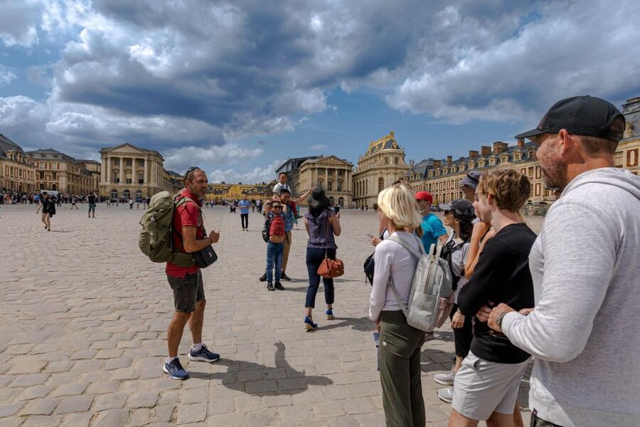 Paris: Versailles Palace and Queen Hamlet E-Bike Tour - A picnic beside the Grand Canal