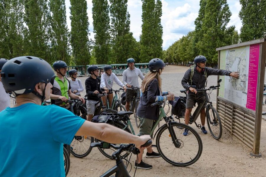 Paris: Versailles Palace and Queen Hamlet E-Bike Tour - The gardens and the return to Paris