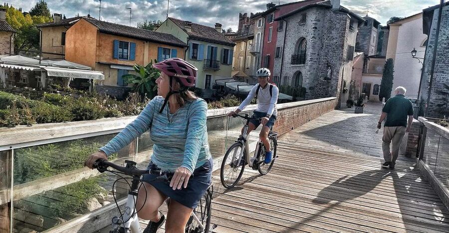 Peschiera del Garda: Lake Garda & Borghetto E-Bike Tour - From Peschiera’s lake shore into the countryside