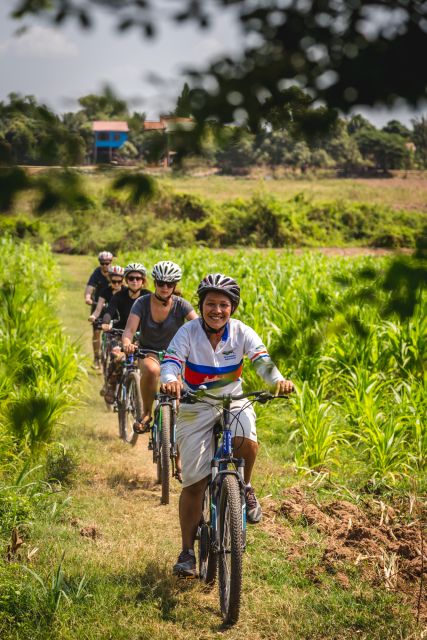 Phnom Penh: Mekong Islands & Silk Islands Guided Bike Tour - A pagoda, local families, and everyday Cambodian life