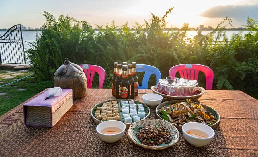 Phnom Penh: Mekong Islands Sunset Bike Tour include drinks - Cycling through farms and village roads