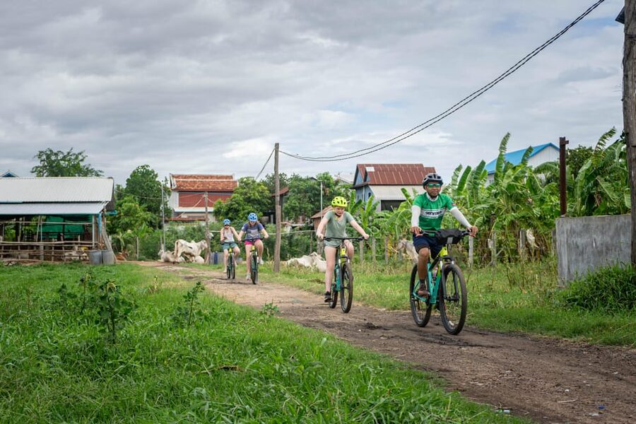 Phnom Penh: Mekong Islands Sunset Bike Tour include drinks - Riding into the late afternoon