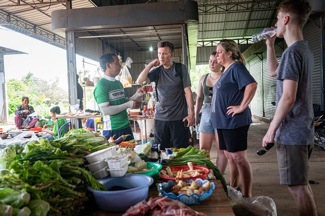 Phnom Penh Silk Island Bike Tour/ E-Bike or Tuk Tuk - Guides who set the pace