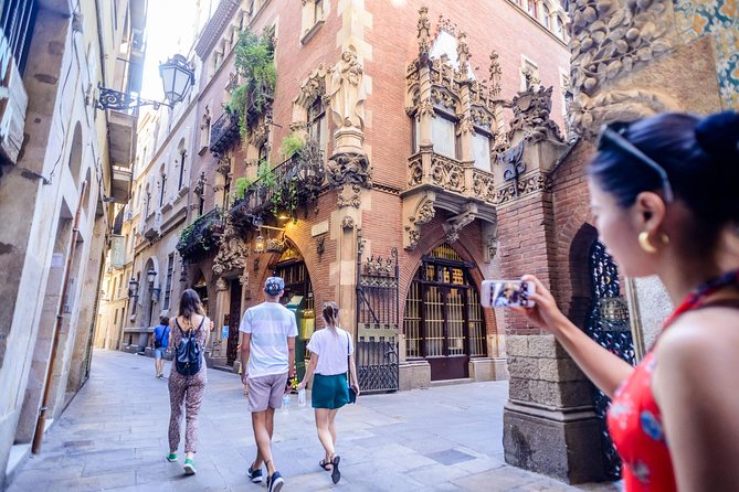 Picasso's Barcelona on Electric Bike Small Group Tour - Santa Caterina Market and the old Born streets