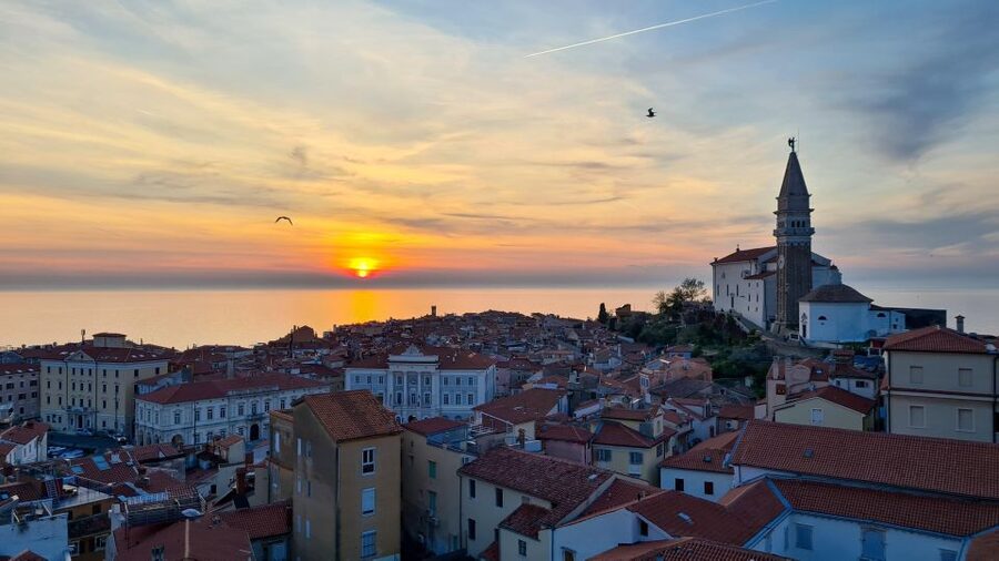 Piran: Bike Rental with Map, Helmet, Water bottle and Lock - Continuing to Izola and Koper