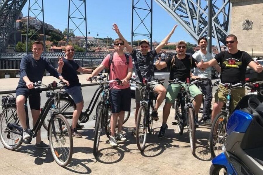 Porto: Bicycle Rental - What comes with the $8 rental