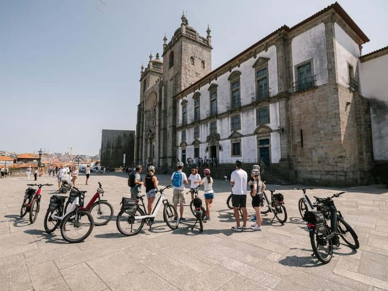 Porto: Highlights in 3 Hours E-Bike Tour - São Bento Station and Avenida dos Aliados