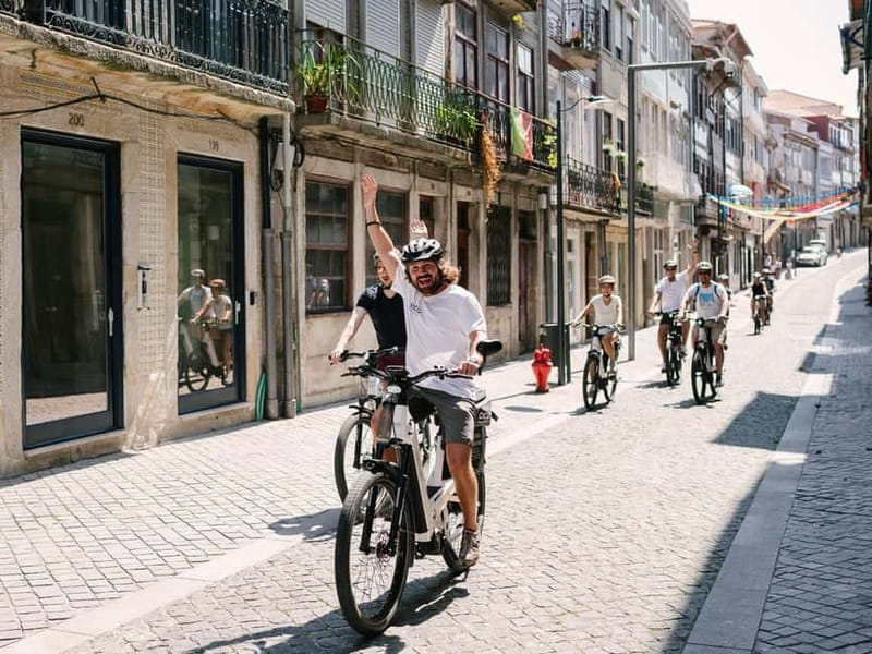 Porto: Highlights in 3 Hours E-Bike Tour - Traffic, fitness, and who should book