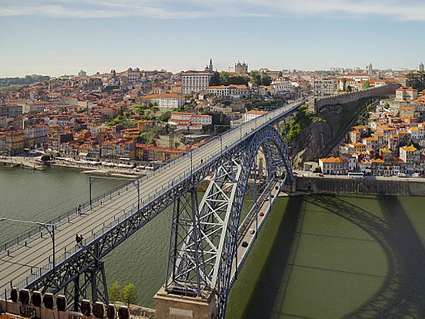Porto: Historic e-Bike Tour with a guide - What the guides add to the ride