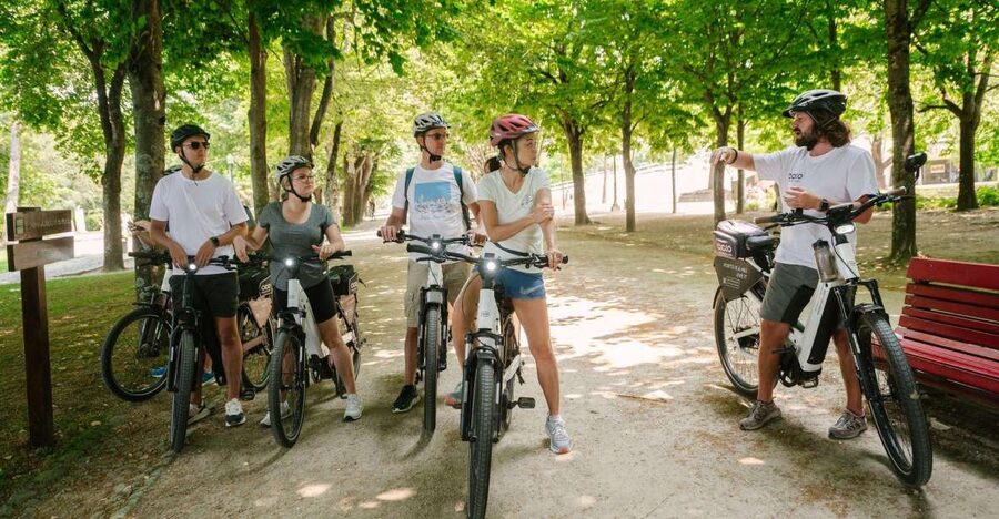 Porto Riverbank Tour on an e-bike: Atlantic Coast, Gardens - Foz do Douro brings the river to the sea