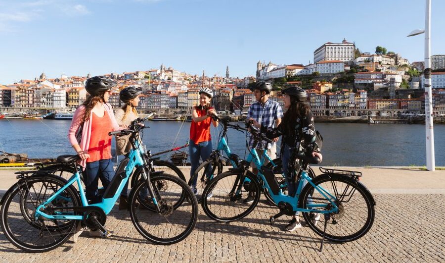 Porto: Riverside Panoramic E-Bike Tour - Ribeira Square and Miragaia: Porto beside the water