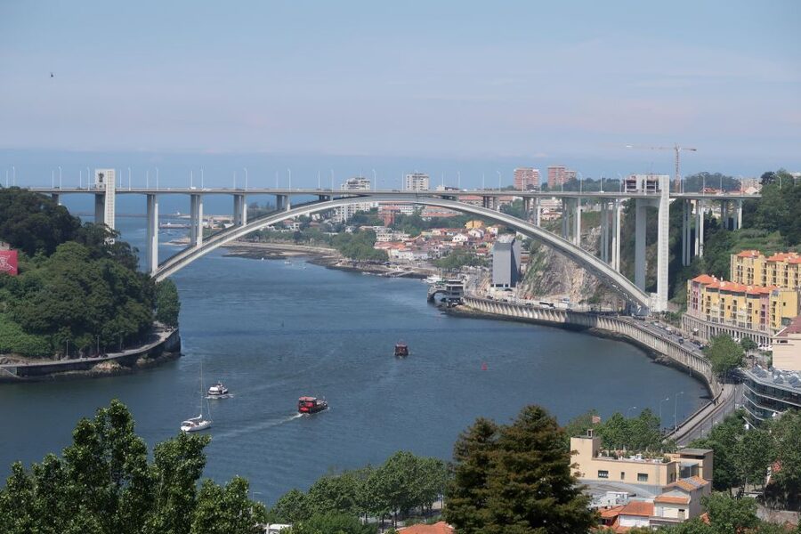 Porto: Self-Guided Bike and Boat Tour with Port Wine Tasting - Afurada, a fishing village with a local food stop