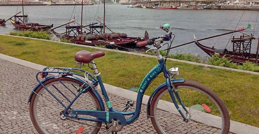Porto: Self-Guided Bike and Boat Tour with Port Wine Tasting - A water-level view on the 50-minute Douro cruise