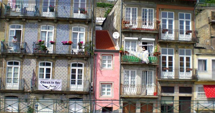 Porto Sunset Bike Tour - From Miragaia to the Douro riverbank
