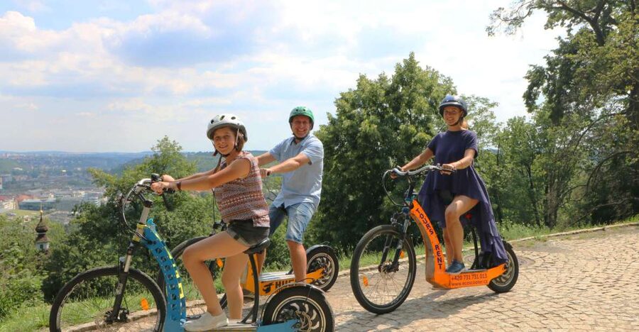 Prague: Highlights Tour on e-Scooter or eBike - Returning through the riverfront and Old Town